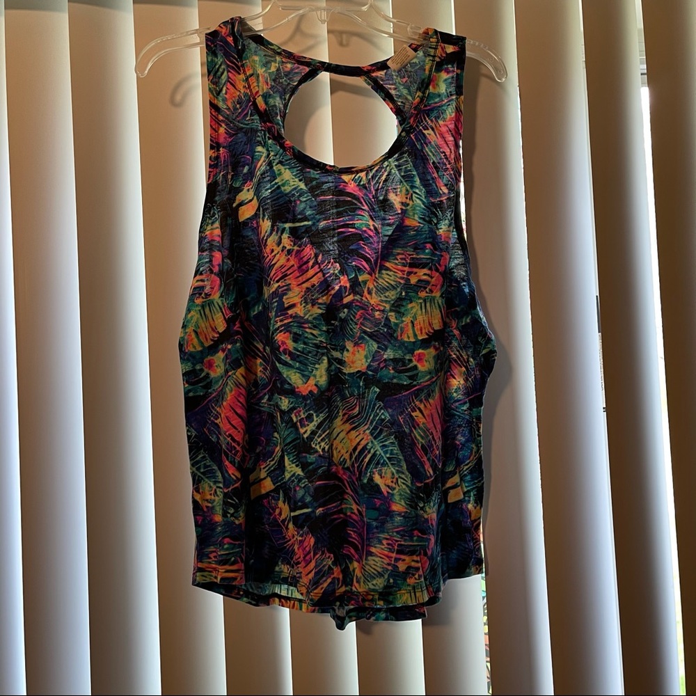 Twist back floral tank PINK ‼️Moving Sale‼️